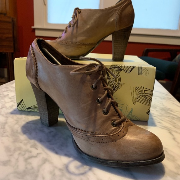 Kimchi Blue Shoes - Tan Librarian Oxford Heels 8 Kimchi Blue